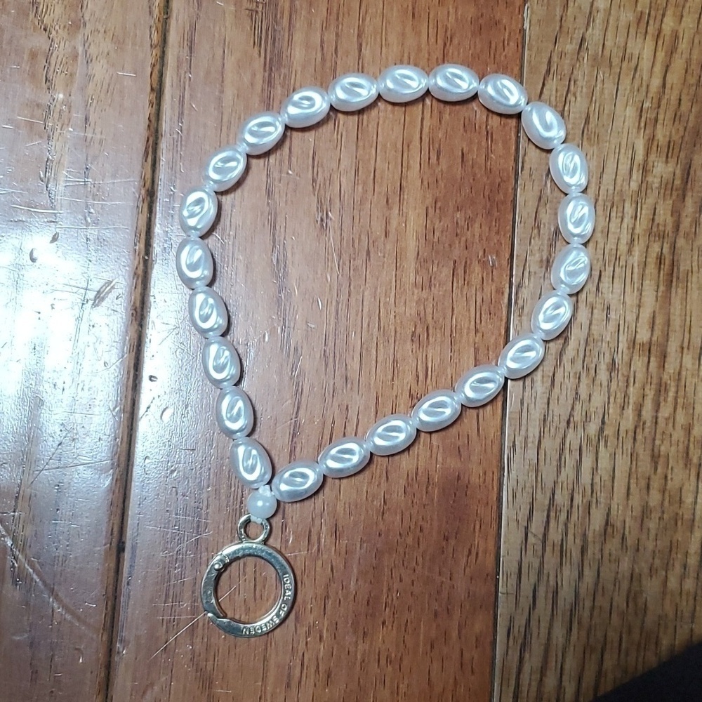 Ideal of Sweden white pearl phone chain